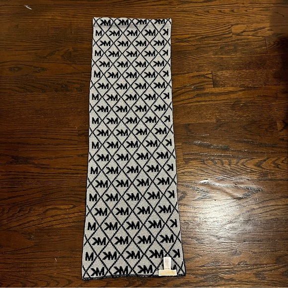 Michael Kors Black and Glittery Silver Logo Infinity Scarf NWT - Picture 3 of 7